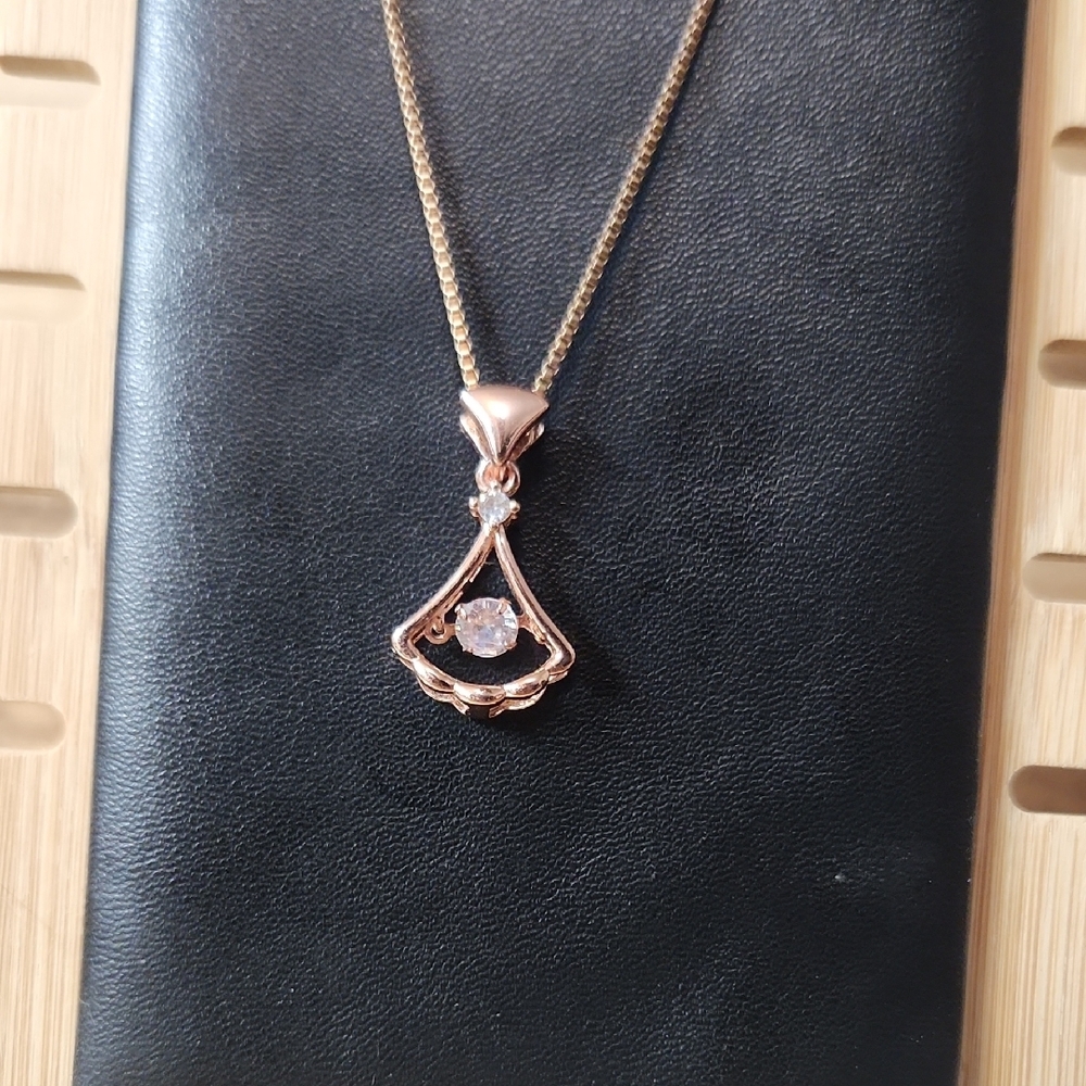 Rose Gold Pendant Necklace Brand New